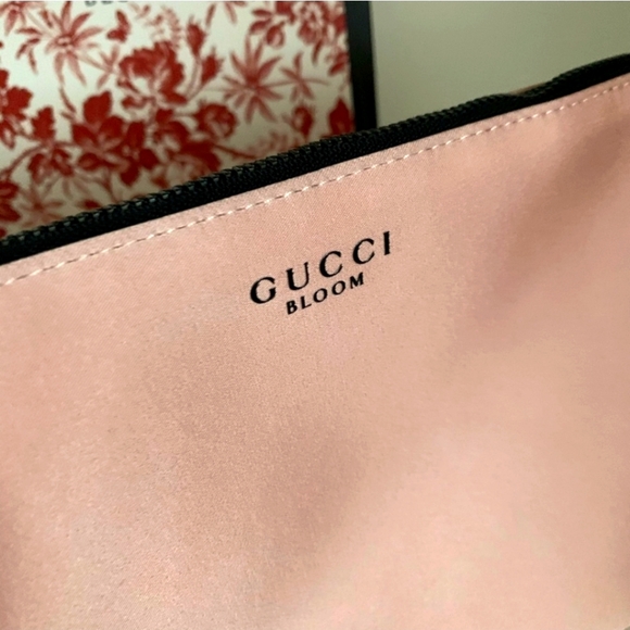 Gucci Bloom Zipper Pouch w/Gucci Box - NIB - Picture 4 of 11